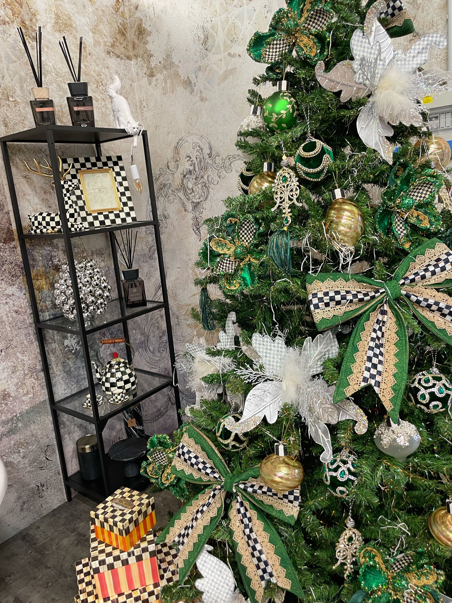 Smaragdgrüner Luxe-Magnolienclip