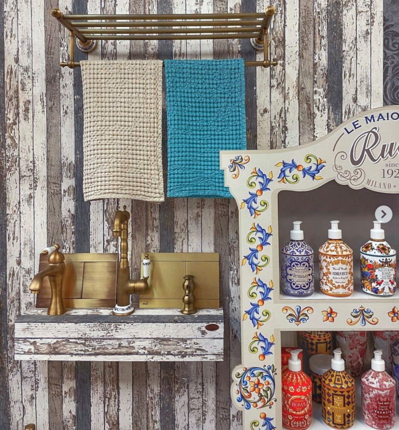 Single Handle Antique Brass Faucet with Ceramic Handle - |VESIMI Design| Luxury and Rustic bathrooms online