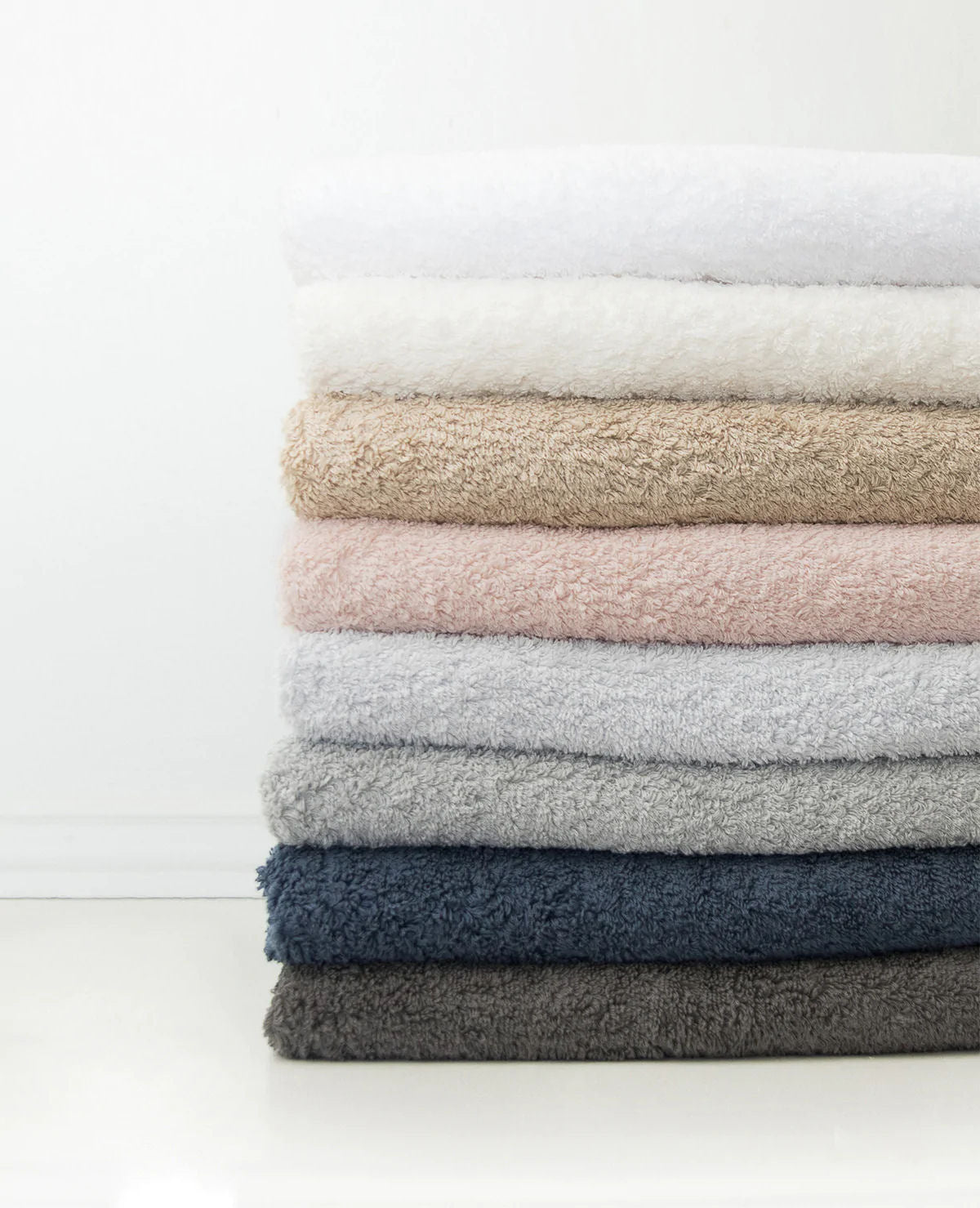 Super Pile Grey Bath Towels by Abyss & Habidecor | 930 Perle - |VESIMI Design| Luxury and Rustic bathrooms online