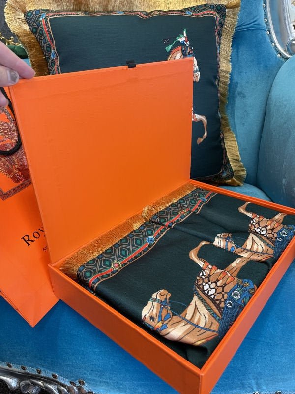 Vesimi Design Luxury Cushion Case Tucan La Bohéme - |VESIMI Design| Luxury and Rustic bathrooms online