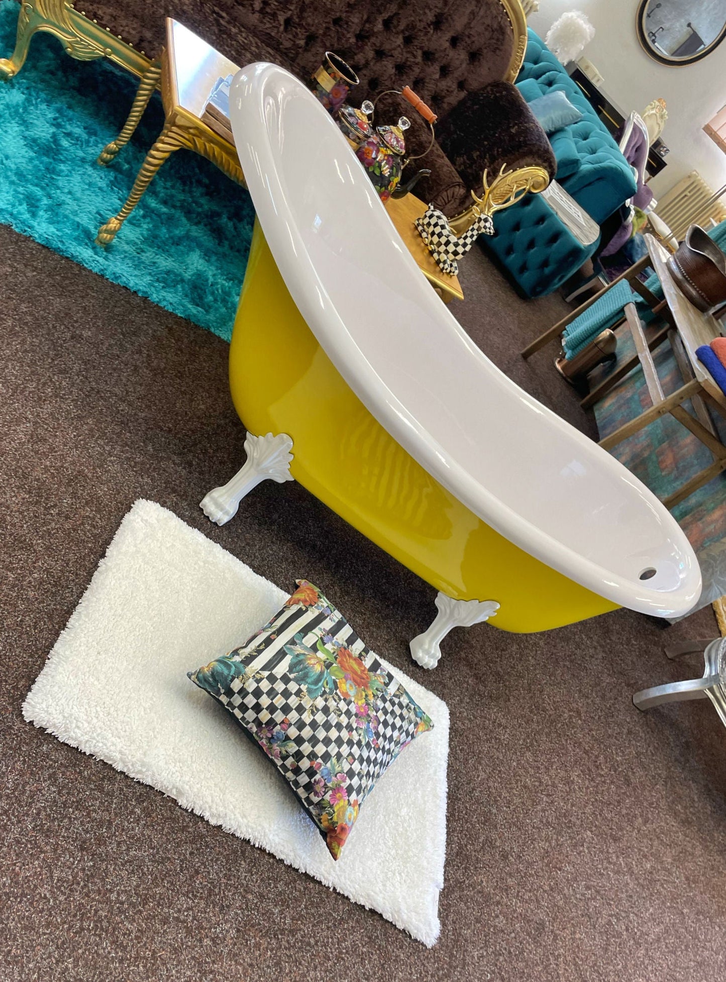 Yellow Freestanding High Back Clawfoot Bathtub with White Feets - |VESIMI Design|