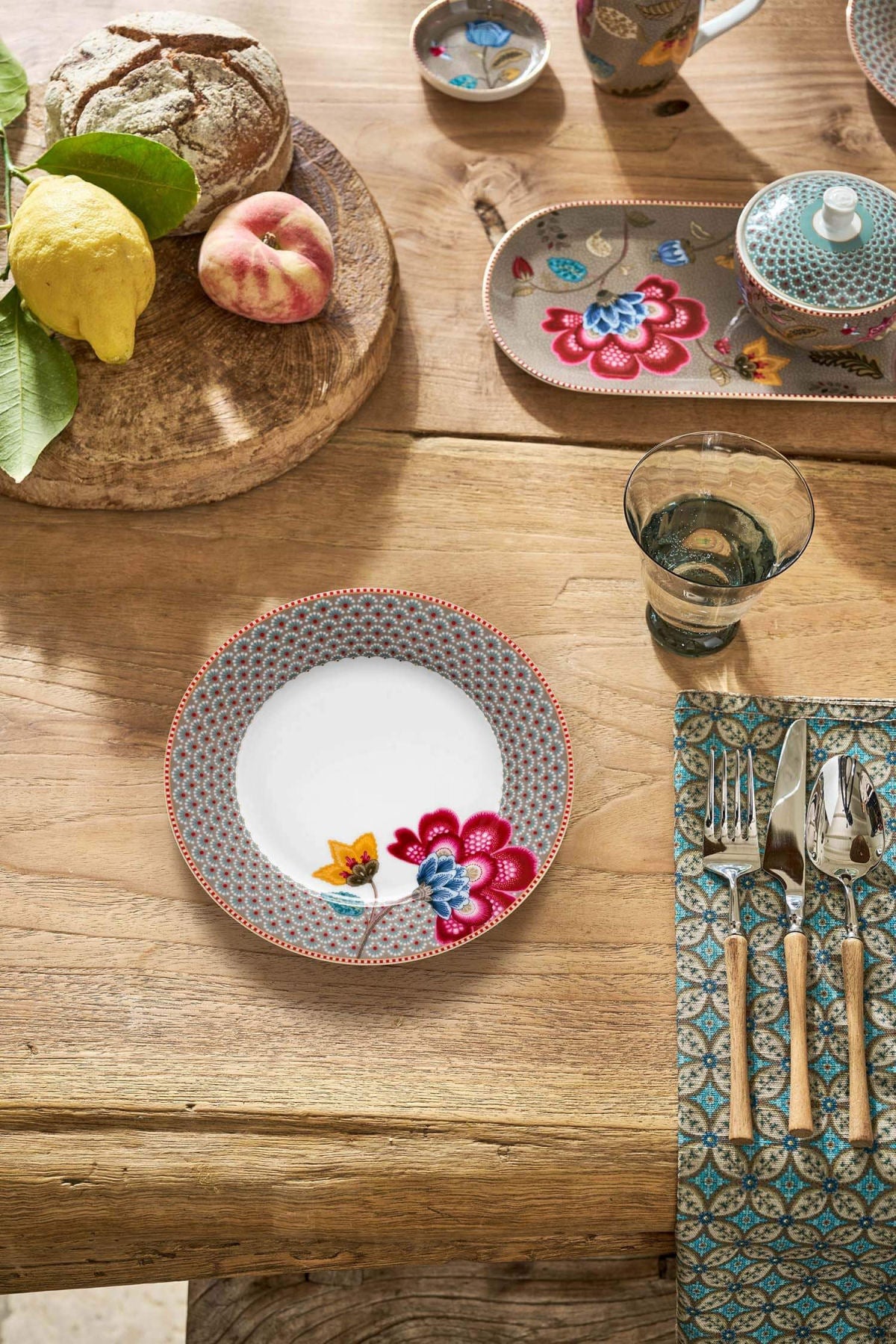 Blooming Tales Breakfast Plate Khaki 23cm - Pip Studio