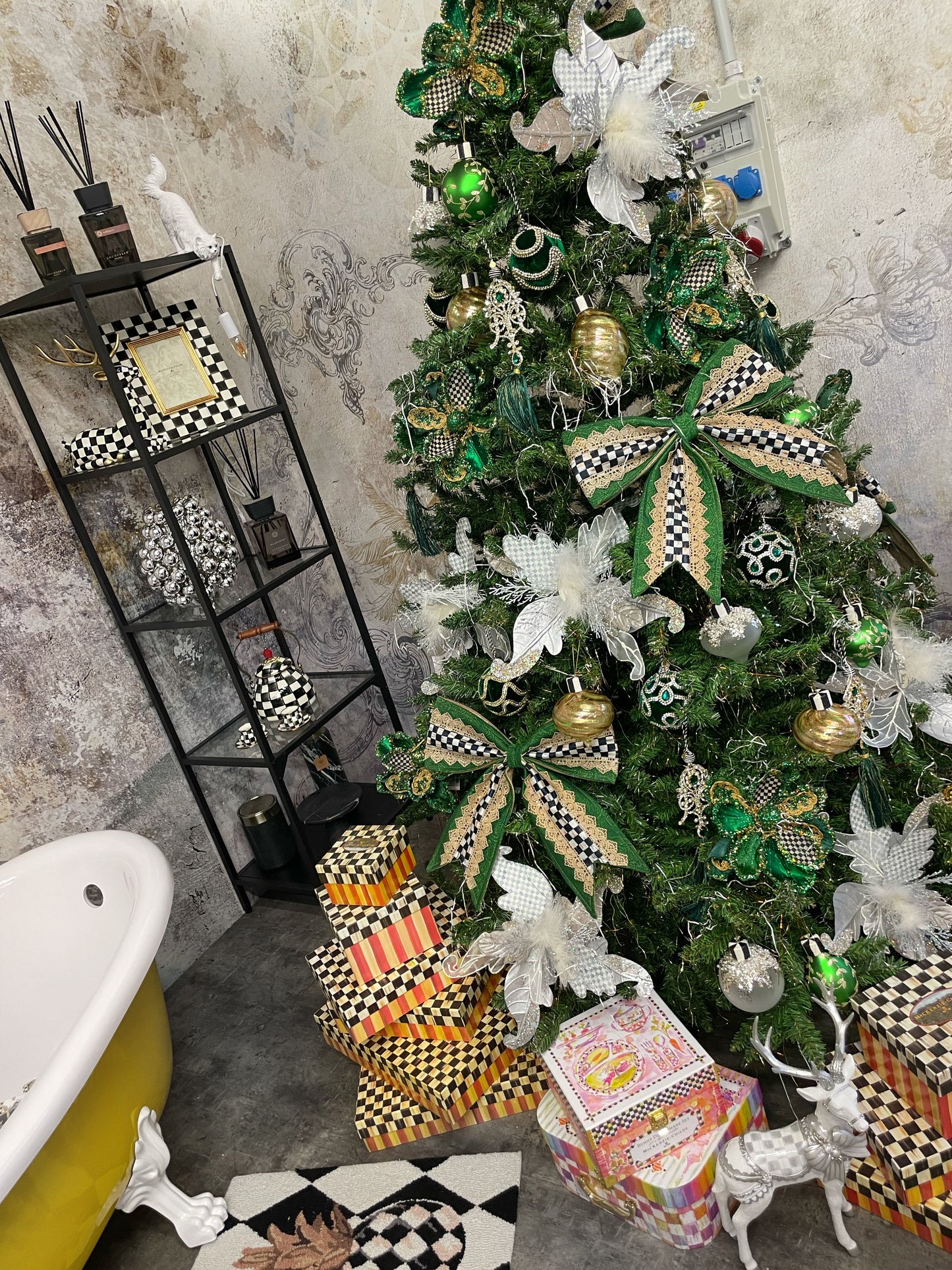 Emerald Luxe Magnolia Stem