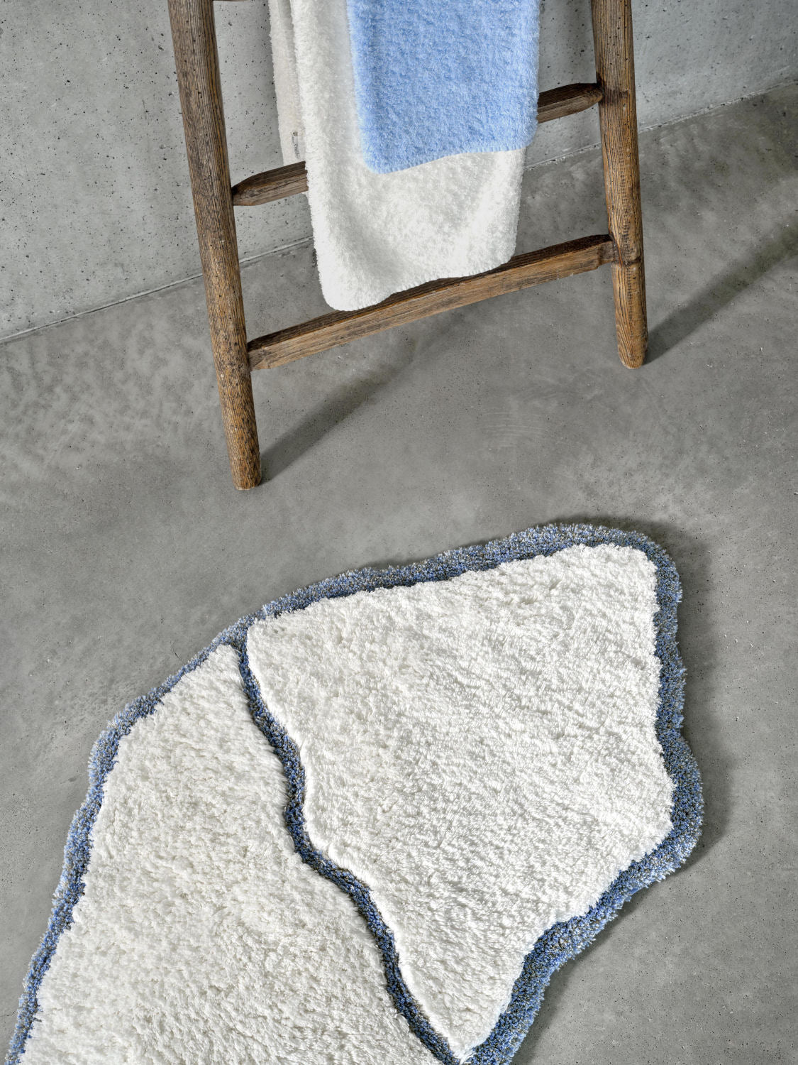 JESS White / Blue Abyss & Habidecor Egyptian Cotton Bathroom Rug - 70 x 135cm
