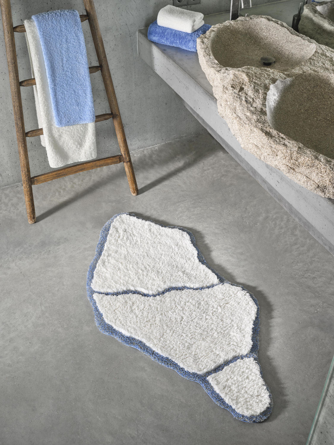 JESS White / Blue Abyss & Habidecor Egyptian Cotton Bathroom Rug - 70 x 135cm