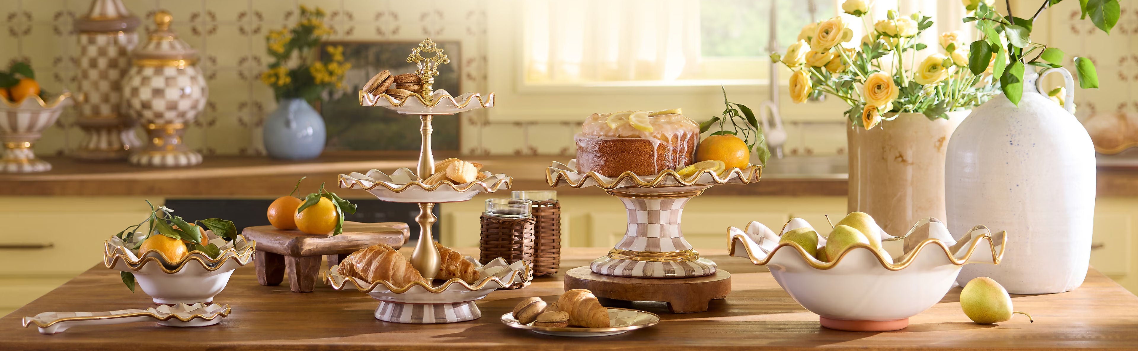 MACKENZIE-CHILDS Aurora ラージケーキスタンド Made in Aurora - MacKenzie-Childs – |VESIMI Design|