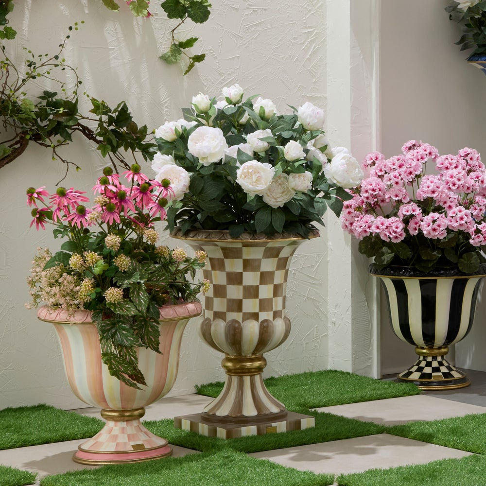 Mokka geruite urn op voet / speciale bestelling