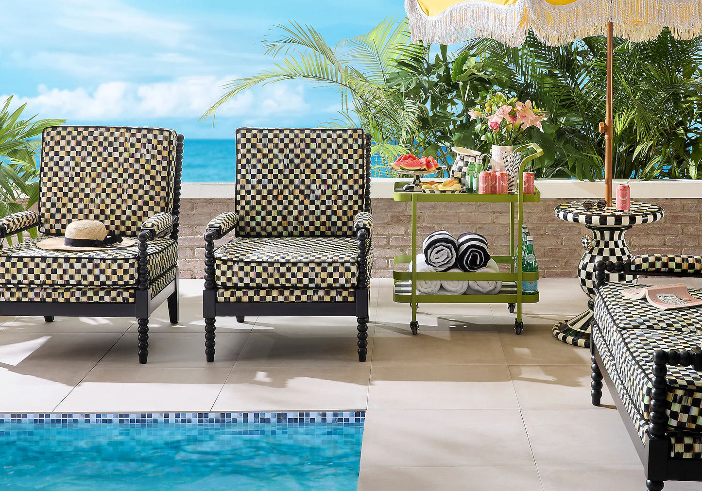 MacKenzie-Childs Outdoor Courtly Schirmständer Beistelltisch