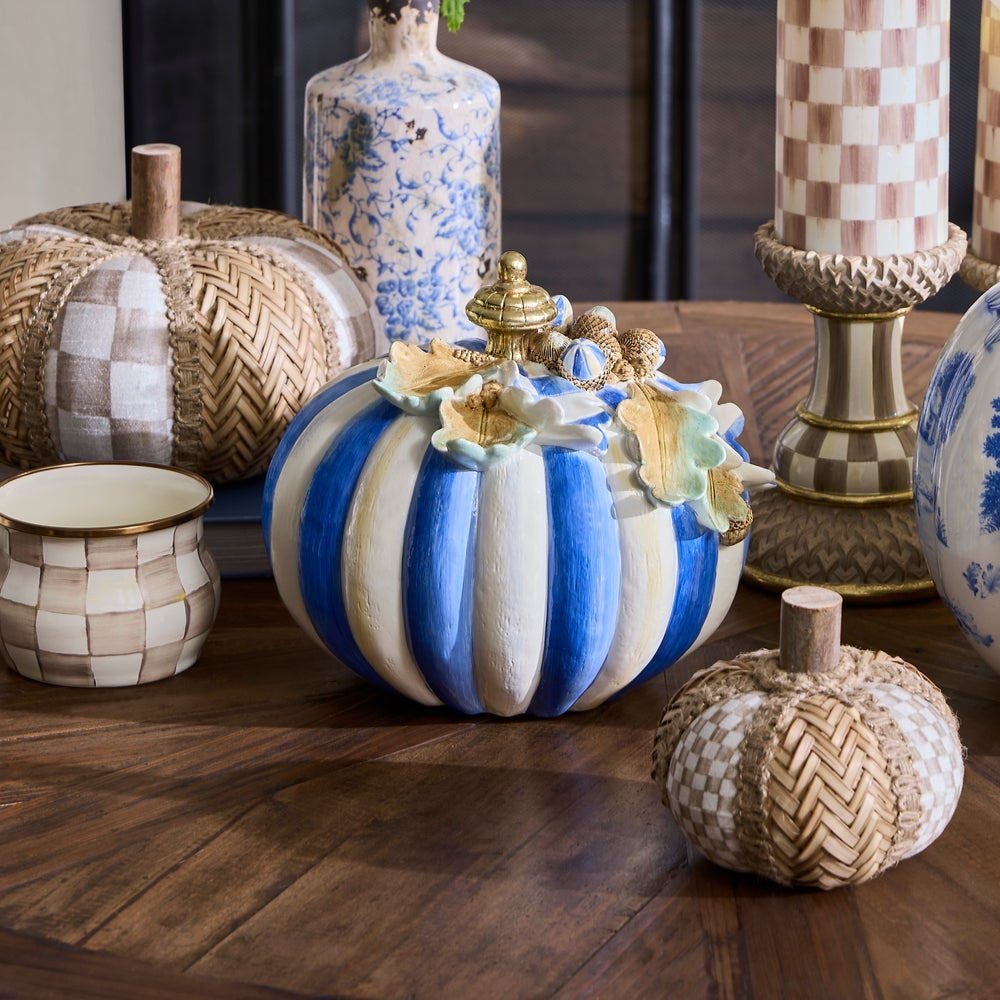 ドライフラワーのミニリース　white　カウベル付き 【25407】 Royal Autumn Small Acorn Pumpkin by MacKenzie-Childs – |VESIMI Design|