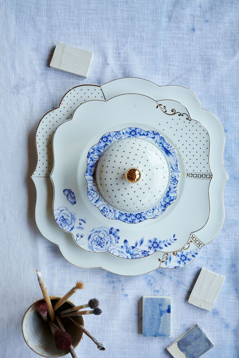 Royal White Breakfast Plate Golden Dots 23,5 cm | Pip Studio