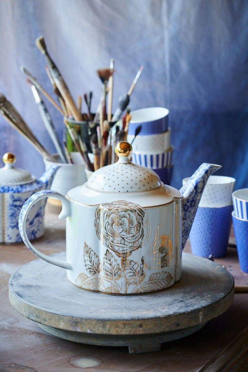 Royal White Porcelain Teapot | Pip Studio