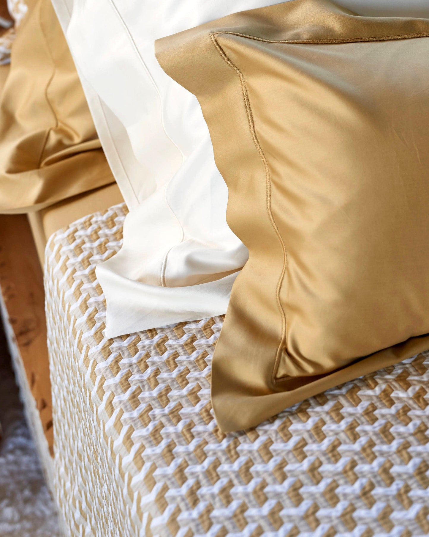 Tea Bed Cover by Celso de Lemos