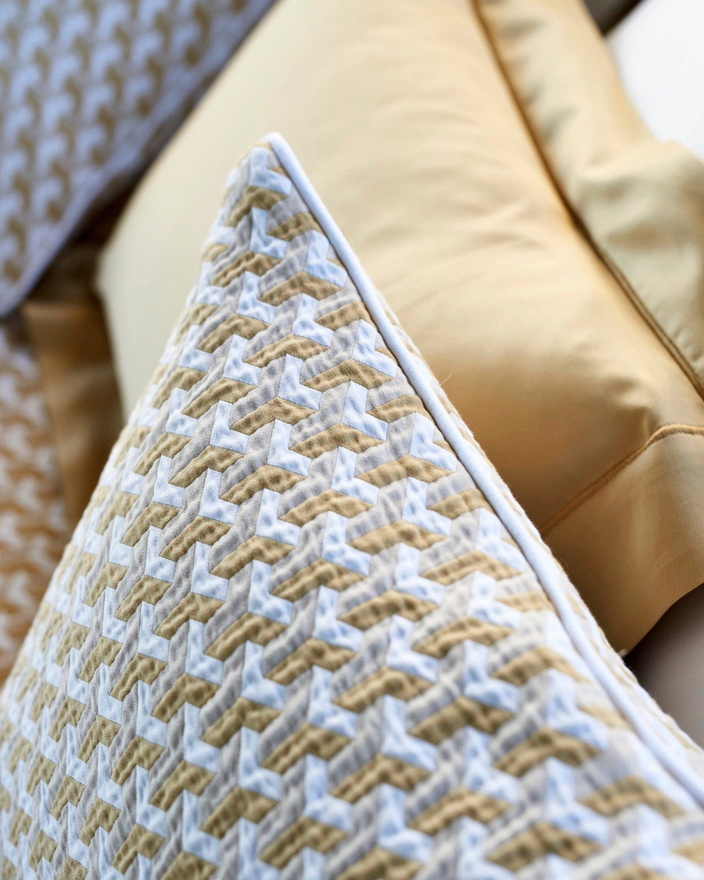 Tea Bed Cover by Celso de Lemos