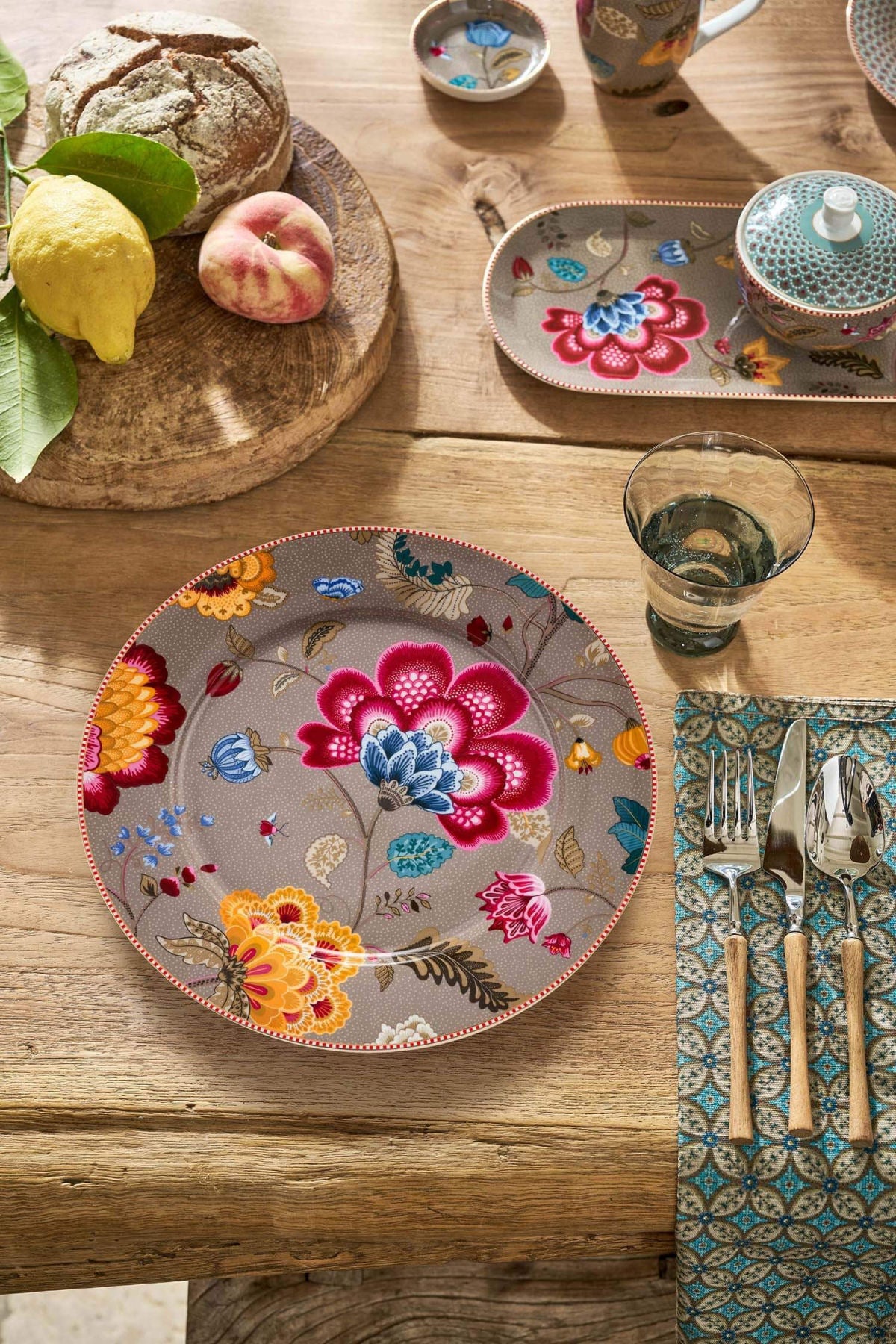 Blooming Tales Fantasy Khaki Charger Plate 32cm - Pip Studio