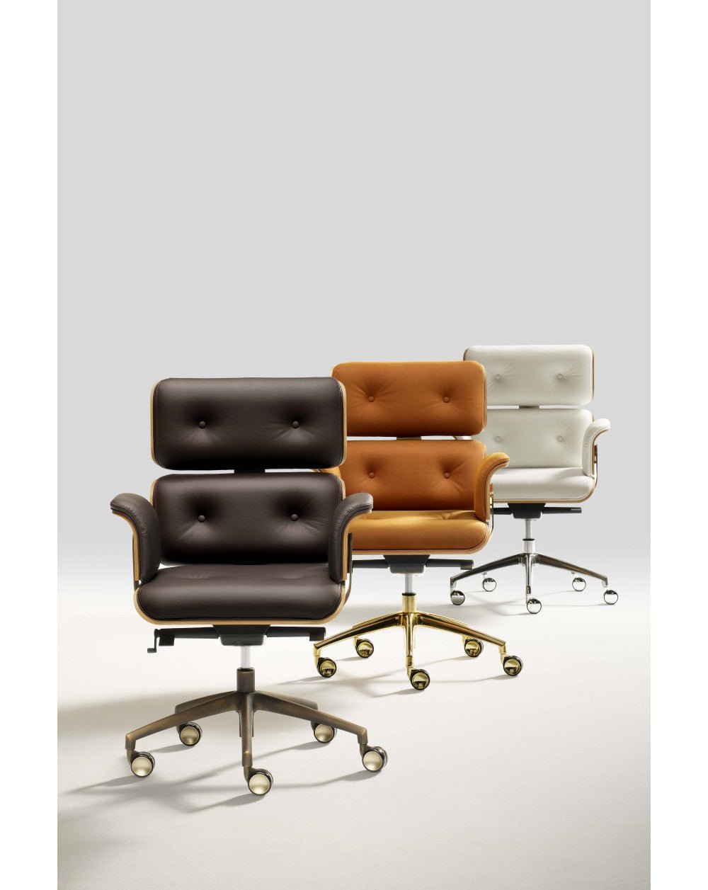 https://vesimidesign.com/cdn/shop/products/armadillo-luxury-low-back-chrome-office-armchair-genuine-italian-leather-894516.jpg?v=1686863046