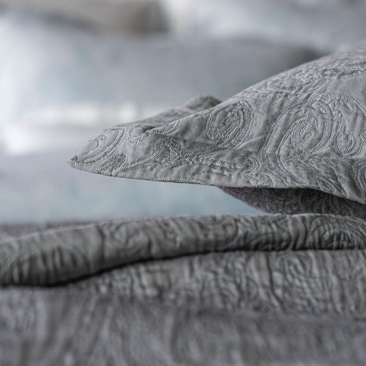 BRAGA Pillow and Bed Covers by Celso de Lemos - |VESIMI Design|