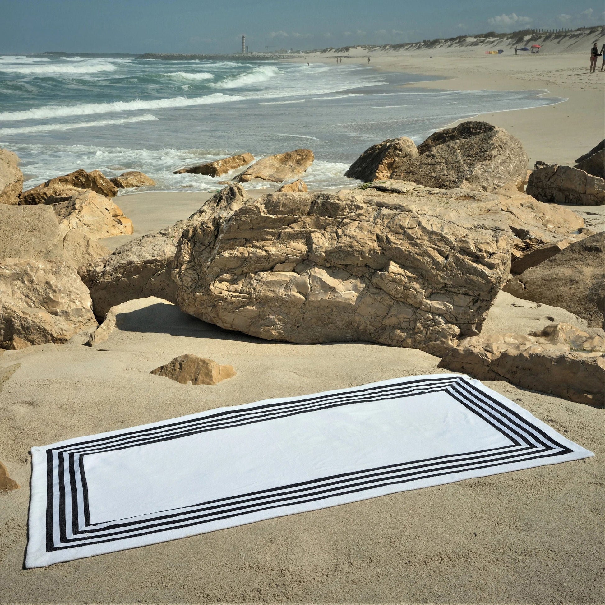CANNES Luxury Black and White Egyptian Cotton Beach Towel - |VESIMI Design| Luxury and Rustic bathrooms online