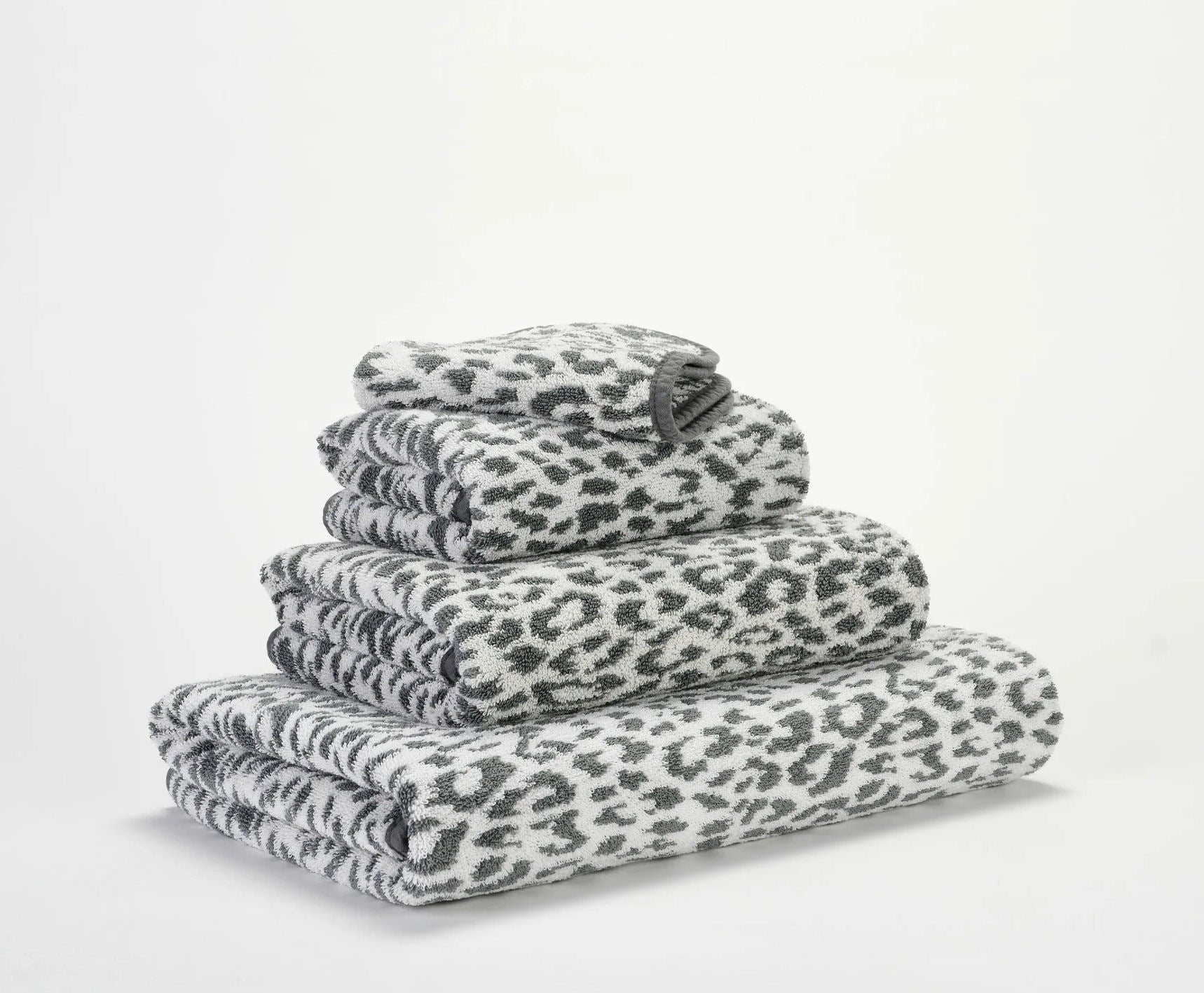 Grey Animal Print Zimba Towels by Abyss & Habidecor / Gris - |VESIMI Design| Luxury and Rustic bathrooms online
