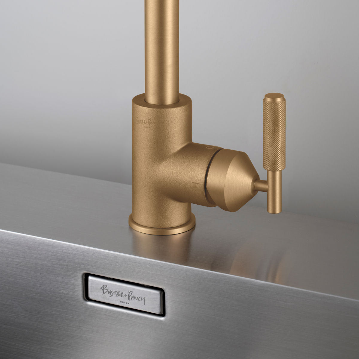 Luxury Buster and Punch Pull Out Kitchen Faucet BRASS - |VESIMI Design| Luxury and Rustic bathrooms online