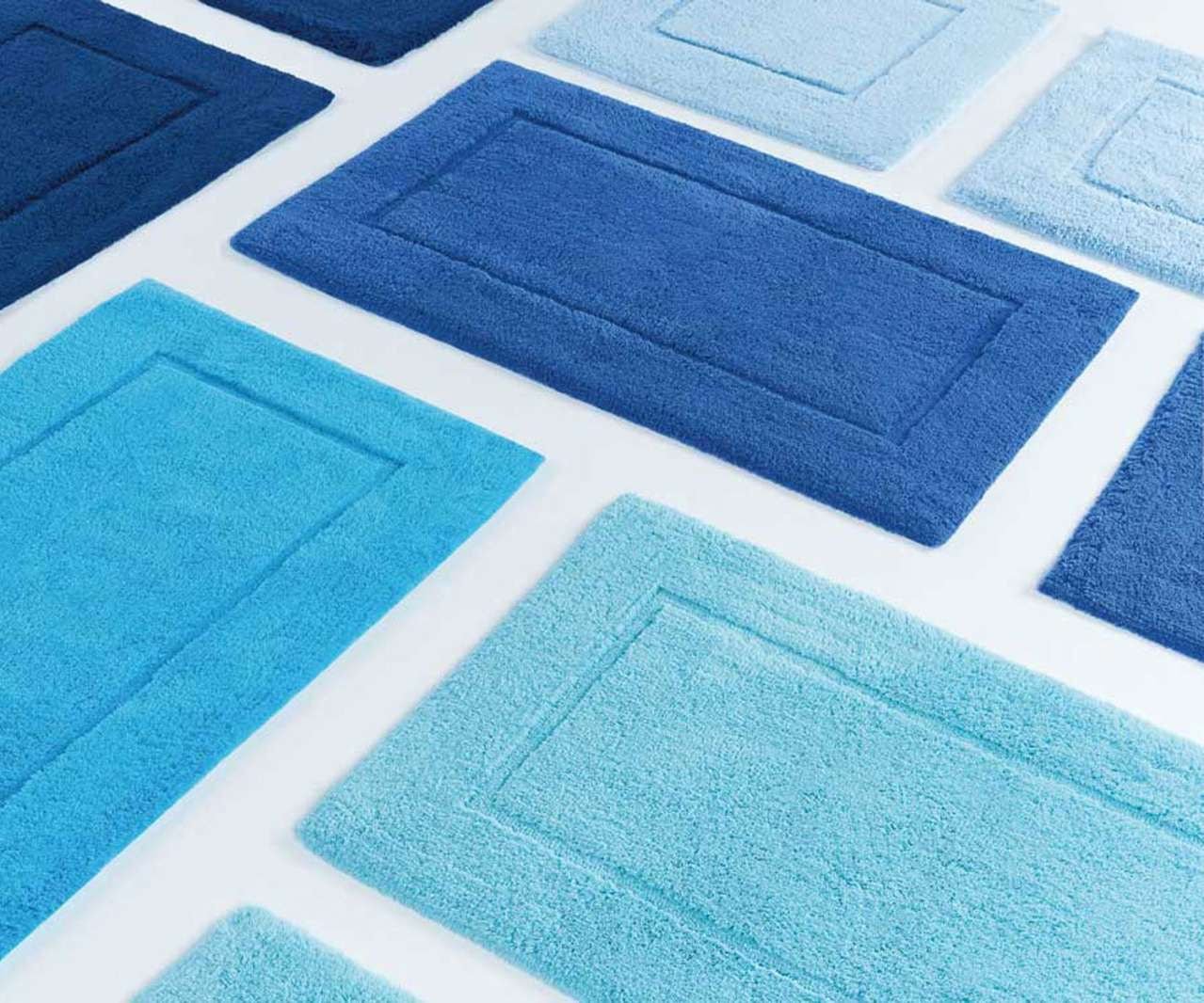 https://vesimidesign.com/cdn/shop/products/must-simple-egyptian-cotton-bath-mat-rug-in-60-colors-781832.jpg?v=1686864471