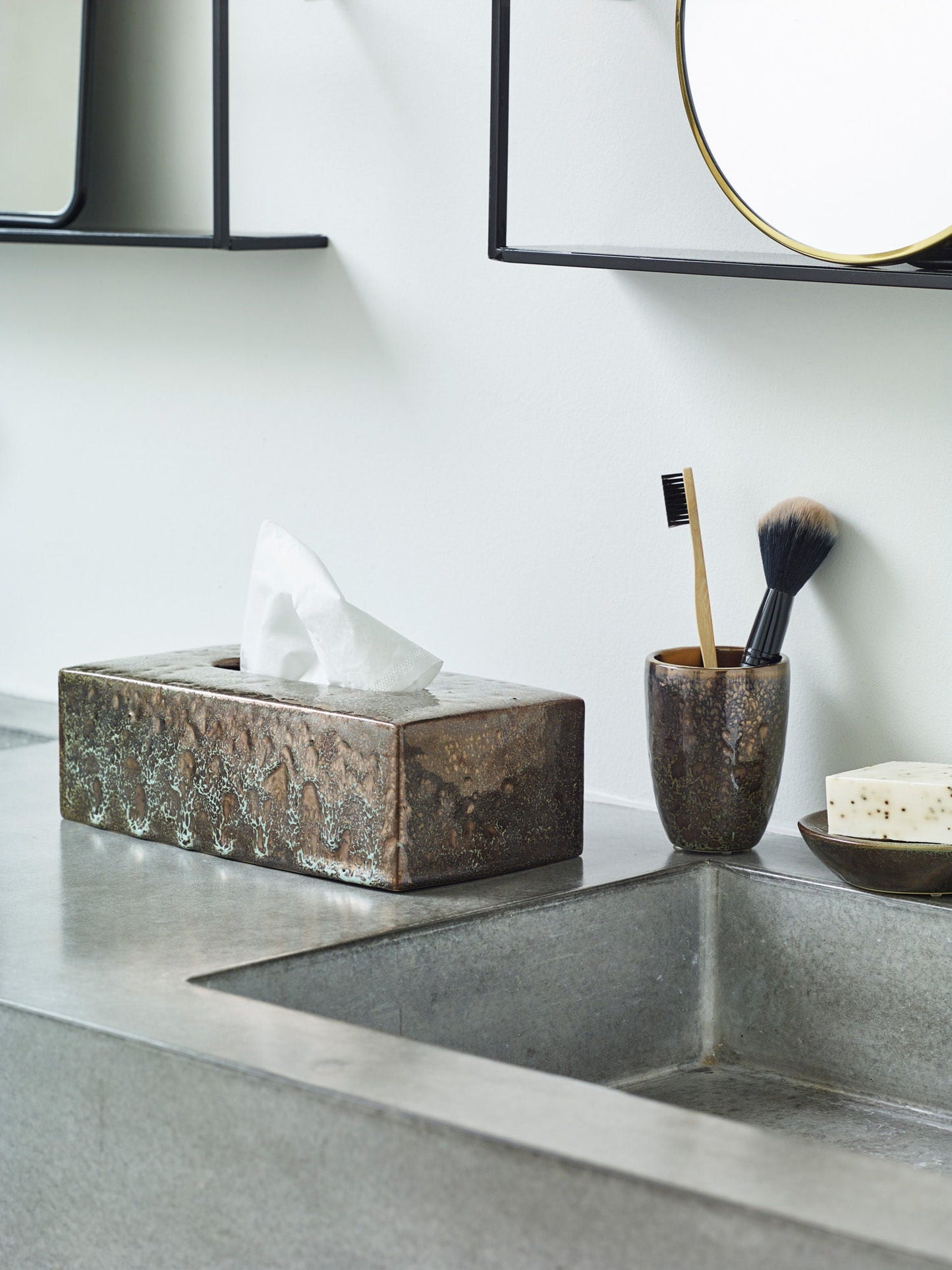 Vintage Bronze Bathroom Accessories - Toothbrush Holder - |VESIMI Design| Luxury and Rustic bathrooms online